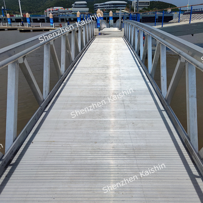 ความทนทานต่อการกัดกร่อนสูง อัลลูมิเนียมสับสนธิ Ramp ทางเดินสําหรับ Marina Dock Floating Pontoon