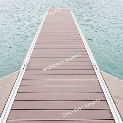 การออกแบบที่สามารถปรับแต่งได้ ดอกนิ้วลอยสําหรับ Marina ดอย Pontoon Walkway กับ Fender ยาง